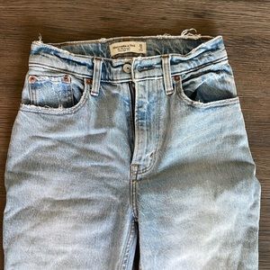 light wash Abercrombie and Fitch jeans, size 0; 25 in waist curve love - 90s